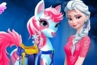 Elsa soigne son poney Elsa soigne son poney