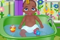 Bébé Jamal prend son bain
