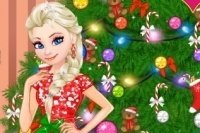 Elsa décore le sapin de Noël